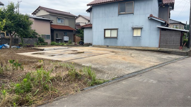納屋解体・基礎残し